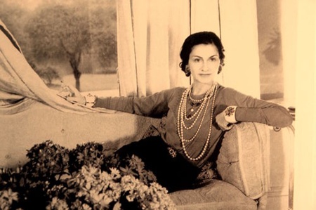 Коко Шанель. "Прийнято вважати, що розкіш - антонім злиденності. Ні, розкіш - антонім вульгарності."